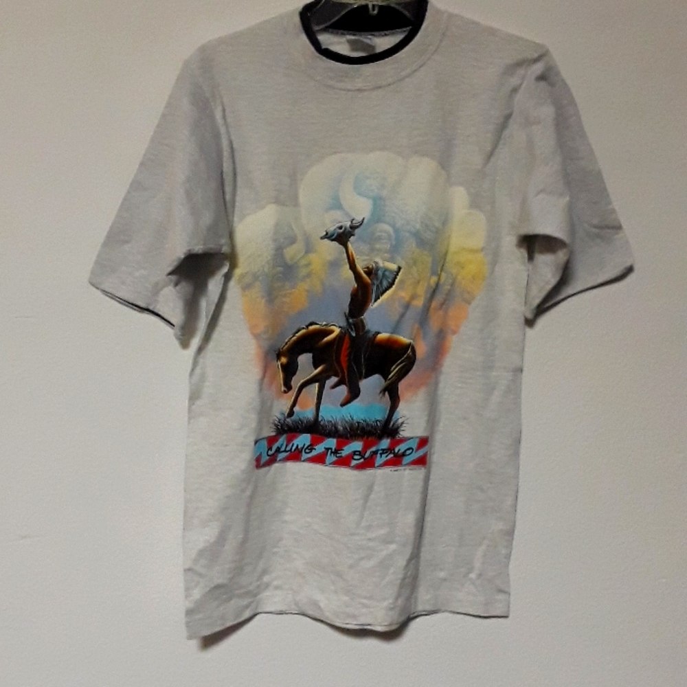 *C8 - MNS - NEW HABITAT INDIAN CALLING THE BUFFALO SZ. MED SHIRT